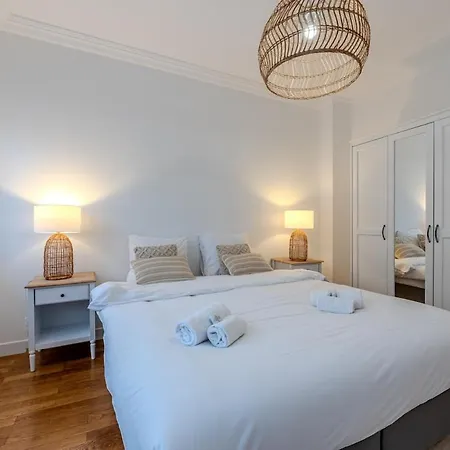 5 Min Walk Gem - 2 Bedrooms - Fiber Wifi - Loggia Appartamento Grenoble