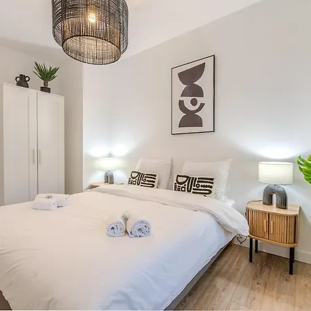 5 Min Walk Gem - 2 Bedrooms - Fiber Wifi - Loggia * Grenoble